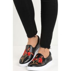 Czarne Slip On Analysis. Czarne trampki damskie slip on marki Born2be, z materiału. Za 49,99 zł.