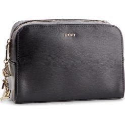 Kosmetyczka DKNY - R91R3A68 Blk/Gold BGD. Czarne kosmetyczki męskie DKNY, bez wzorów, ze skóry. W wyprzedaży za 279,00 zł.