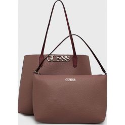 Guess Jeans - Torebka. Różowe torby damskie na zakupy Guess Jeans, w paski, z jeansu, duże, bez dodatków. Za 629,90 zł.