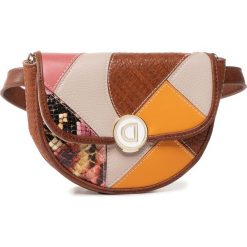 Saszetka nerka DESIGUAL - 20SAXPBR 6011. Pomarańczowe nerki damskie Desigual, bez wzorów, ze skóry ekologicznej, młodzieżowe, bez dodatków. W wyprzedaży za 239,00 zł.