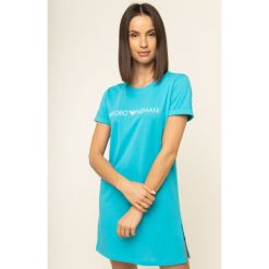 Sukienka plażowa Emporio Armani 262634 0P340 00383. Niebieskie sukienki damskie Emporio Armani, na plażę, xs, bez wzorów, bez kołnierzyka, bez rękawów. W wyprzedaży za 199,00 zł.