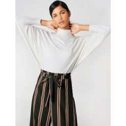 Free People Sweter Alameda - White. Białe golfy damskie Free People, z dzianiny. W wyprzedaży za 151,98 zł.