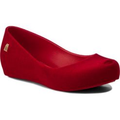 Baleriny MELISSA - Mel Ultragirl Maxi Flocado Inf 32201 Flocked Red 50836. Czerwone baleriny dziewczęce marki Melissa, z tworzywa sztucznego. W wyprzedaży za 169,00 zł.