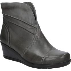 BOTKI GINO FABIANI 3033. Czarne botki damskie marki Gino Fabiani, bez obcasa, bez zapięcia. Za 159,99 zł.