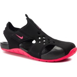 Sandały NIKE - Sunray Protect 2 (PS) 943826 003 Black/Racer Pink. Czarne sandały dziewczęce Nike, z tworzywa sztucznego, bez zapięcia. W wyprzedaży za 129,00 zł.