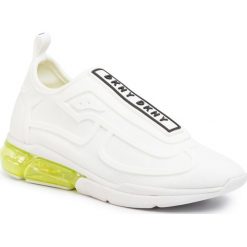 Sneakersy DKNY Nilli K4901229. Białe półbuty damskie DKNY, bez wzorów, bez obcasa, bez zapięcia. W wyprzedaży za 449,00 zł.