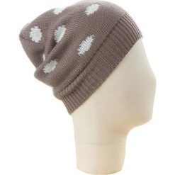 Czapka beanie w kolorze szarobrązowo-kremowym. Brązowe czapki zimowe damskie marki Codello, w kropki, z dzianiny. W wyprzedaży za 73,95 zł.