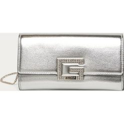 Guess Jeans - Torebka. Szare kopertówki damskie Guess Jeans, w paski, z bawełny, na ramię, małe, bez dodatków. W wyprzedaży za 359,90 zł.