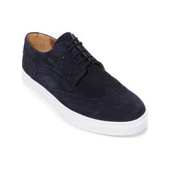 Skórzane sneakersy w kolorze granatowym. Niebieskie trampki męskie Frank Daniel, bez wzorów, ze skóry, na sznurówki. W wyprzedaży za 299,95 zł.