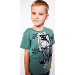 T-shirt chłopięcy z nadrukiem zielony NDZ4462. Zielone t-shirty chłopięce Fasardi, z nadrukiem, bez rękawów. Za 39,00 zł.