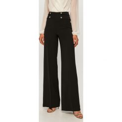 Marciano Guess - Spodnie. Czarne spodnie damskie MARCIANO GUESS, z aplikacjami, z poliesteru. W wyprzedaży za 679,90 zł.