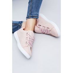 Buty damskie. Różowe klapki damskie Moodo, bez wzorów, bez obcasa. Za 19,99 zł.