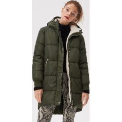 Pikowany płaszcz z podszyciem - Khaki. Brązowe płaszcze damskie Sinsay, s, bez wzorów. Za 159,99 zł.