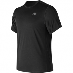 New Balance MT73061BK. Czarne t-shirty męskie marki New Balance, s, z materiału, do biegania. Za 99,99 zł.