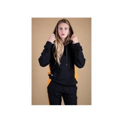 Bluza z kapturem czarna z wstawką musztardową Amaz. Czarne bluzy damskie 3 for u, s, z aplikacjami, z bawełny, bez rękawów, z kapturem. Za 219,00 zł.