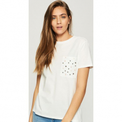 T-shirt z perłową aplikacją - Kremowy. Białe t-shirty damskie Sinsay, l, z aplikacjami. Za 24,99 zł.