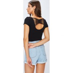 Tally Weijl - Top. Czarne bluzki damskie marki TALLY WEIJL, s, z elastanu, casualowe, z okrągłym kołnierzem, z krótkim rękawem. W wyprzedaży za 27,90 zł.