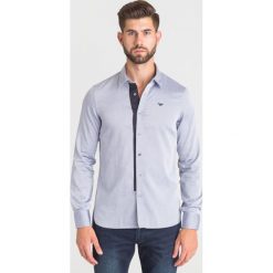 NIEBIESKA KOSZULA EMPORIO ARMANI. Niebieskie koszule męskie Emporio Armani, s, z nadrukiem, z klasycznym kołnierzykiem, bez rękawów. Za 334,50 zł.