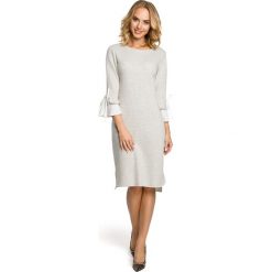 JOSEPHINE Sukienka z warstwowymi rękawami - popielata. Szare sukienki damskie Moe, na co dzień, s, bez wzorów, z bawełny, eleganckie, bez kołnierzyka, z krótkim rękawem, krótkie, mini, dopasowane. Za 179,00 zł.