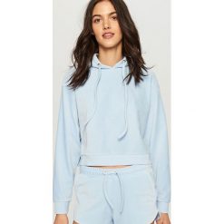 Bluzy damskie: Welurowa bluza z kapturem – Niebieski