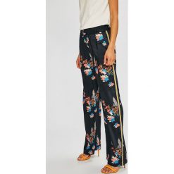 Pepe Jeans - Spodnie Beea. Szare boyfriendy damskie Pepe Jeans, z podwyższonym stanem. W wyprzedaży za 299,90 zł.