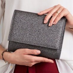 Kopertówka wizytowa ciemnoszara Rovicky - szary. Szare kopertówki damskie ROVICKY, w paski, ze skóry, eleganckie, na ramię, małe, bez dodatków. Za 54,99 zł.