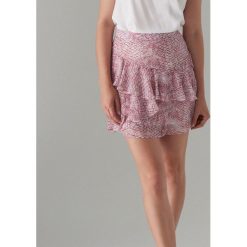 Mini spódnica z falbanami - Różowy. Różowe spódniczki damskie Mohito, bez wzorów, mini. W wyprzedaży za 59,99 zł.