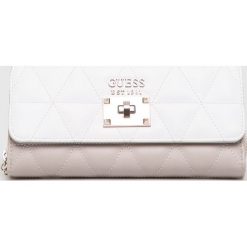 Guess Jeans - Portfel. Białe portfele damskie Guess Jeans, z aplikacjami, z poliesteru. Za 279,90 zł.