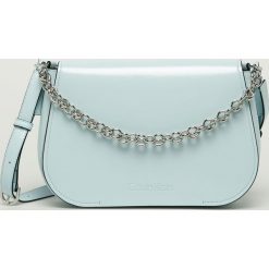 Calvin Klein - Torebka. Niebieskie listonoszki damskie Calvin Klein, w paski, ze skóry ekologicznej, na ramię, bez dodatków. W wyprzedaży za 399,90 zł.