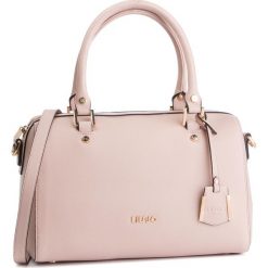 Torebka LIU JO - M Satchel N19010 E0087 Pearl Blush 41309. Różowe torebki klasyczne damskie Liu Jo, bez wzorów, ze skóry ekologicznej, klasyczne, bez dodatków. Za 599,00 zł.