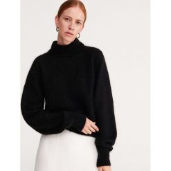 Miękki sweter z moherem - Czarny. Czarne swetry damskie Reserved, s, bez wzorów, z moheru, bez rękawów, bez kaptura. Za 299,99 zł.
