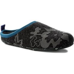 Kapcie CAMPER - K200542-001 Grey. Szare kapcie damskie marki Camper, bez wzorów, z tworzywa sztucznego, bez obcasa. W wyprzedaży za 199,00 zł.