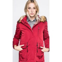 Trussardi Jeans - Parka. Czerwone kurtki damskie Trussardi Jeans, s, bez wzorów, z poliesteru, krótkie, z kapturem. W wyprzedaży za 579,90 zł.