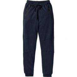 Spodnie dresowe Slim Fit bonprix ciemnoniebieski. Niebieskie bez kategorii bonprix, z aplikacjami, z dresówki. Za 79,99 zł.