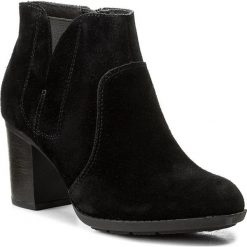 Botki CLARKS - Enfield Senya 261288474 Black Suede. Czarne buty zimowe damskie Clarks, z materiału, na obcasie. W wyprzedaży za 259,00 zł.