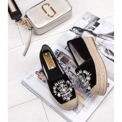 Espadryle damskie Sixth Sens 888-60 Czarne. Czarne espadryle damskie Sixth Sens, bez wzorów, z tworzywa sztucznego, bez obcasa. Za 99,00 zł.
