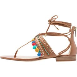 Klapki damskie: Vince Camuto BALISA Japonki whiskey barrel