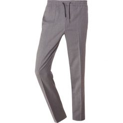 Won Hundred CALVIN Spodnie materiałowe dust grey. Szare spodnie męskie marki Won Hundred, m, bez wzorów, z elastanu. Za 669,00 zł.