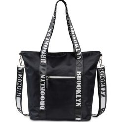 Torebka - plecak bonprix czarno-biały. Czarne buty sportowe damskie bonprix, bez wzorów, sportowe, bez dodatków. Za 89,99 zł.