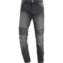 Brave Soul RORY Jeans Skinny Fit dark grey wash. Szare jeansy męskie relaxed fit Brave Soul, z bawełny. Za 209,00 zł.