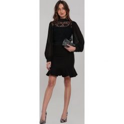Czarna Bluzka Altrincham. Czarne bluzki damskie Renee, s, bez wzorów, bez kołnierzyka, bez rękawów. W wyprzedaży za 89,99 zł.
