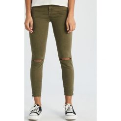 Spodnie z rozcięciami - Khaki. Brązowe spodnie damskie marki Sinsay, s. Za 59,99 zł.