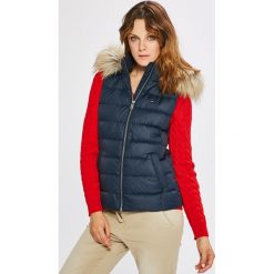 Tommy Jeans - Bezrękawnik puchowy. Niebieskie płaszcze damskie Tommy Jeans, s, z poliesteru. W wyprzedaży za 539,90 zł.