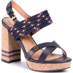 Sandały WRANGLER - Ribbon Blondie WL01561A Navy 016. Niebieskie klapki damskie Wrangler, bez wzorów, ze skóry ekologicznej, bez obcasa, na obcasie. W wyprzedaży za 199,00 zł.