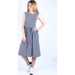 Sukienka w kolorze granatowym ze wzorem. Niebieskie sukienki damskie Bessa, Moonlight, l, w paski, bez kołnierzyka, bez rękawów, midi. W wyprzedaży za 119,95 zł.