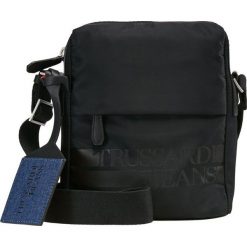 Trussardi Jeans TURATI REPORTER Torba na ramię black. Czarne torby na ramię męskie Trussardi Jeans, z jeansu, na ramię, małe. Za 379,00 zł.