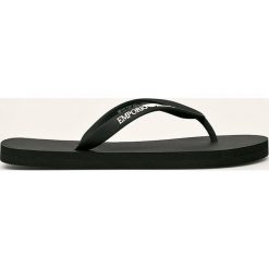 Emporio Armani - Japonki. Różowe klapki damskie Emporio Armani, bez wzorów, z gumy, bez obcasa, na obcasie. W wyprzedaży za 149,90 zł.