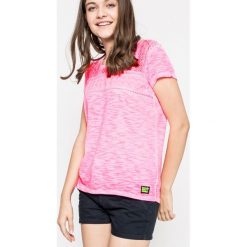 Superdry - Top. Różowe bluzki damskie Superdry, s, bez wzorów, z bawełny, casualowe, z okrągłym kołnierzem, z krótkim rękawem. W wyprzedaży za 69,90 zł.
