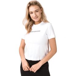 Calvin Klein Koszulka Biały. Białe koszulki damskie Calvin Klein, l, z nadrukiem, z bawełny, bez kołnierzyka, z krótkim rękawem. Za 145,95 zł.
