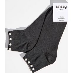 Skarpetki z koralikami - Czarny. Czarne skarpetki damskie marki Sinsay. Za 12,99 zł.